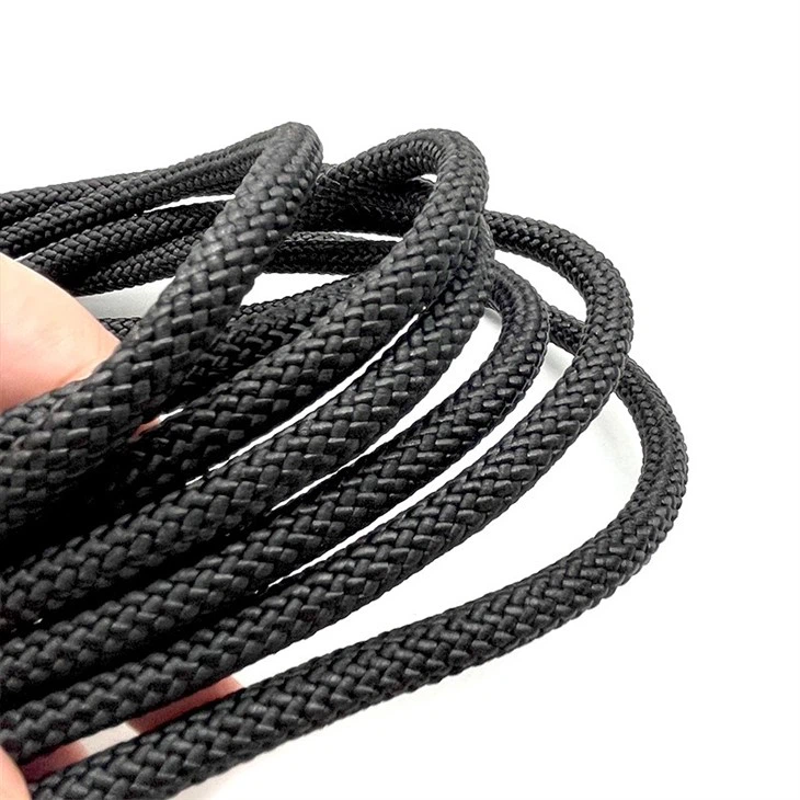 Outdoor safety rope for dogs